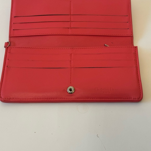 Christain Dior lambskin Cannage wallet in Fuchsia - Picture 4 of 11